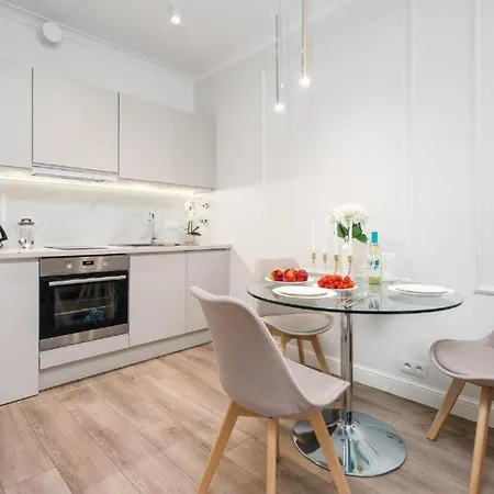 Close-urban Chic - Luxury For Up To 10 Guests In Mennica Residence, Center Apartment Warschau