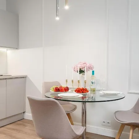 Apartment Close-urban Chic - Luxury For Up To 10 Guests In Mennica Residence, Center Warschau