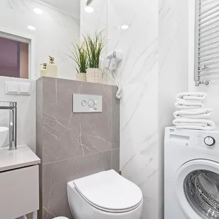Urban Chic - Luxury For Up To 10 Guests In Mennica Residence, Center Apartment