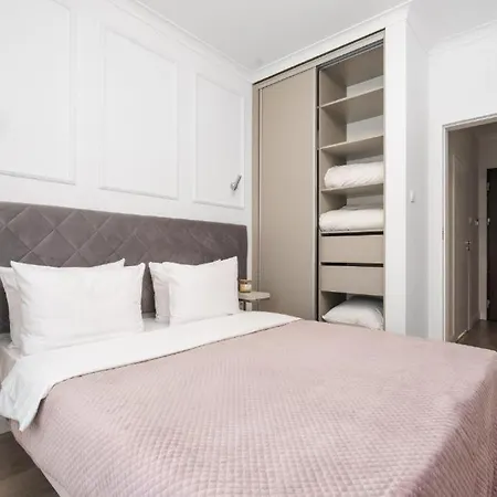 Urban Chic - Luxury For Up To 10 Guests In Mennica Residence, Center