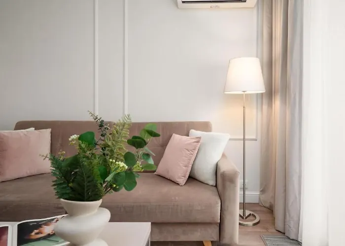 Apartmán Urban Chic - Luxury For Up To 10 Guests In Mennica Residence, Center *