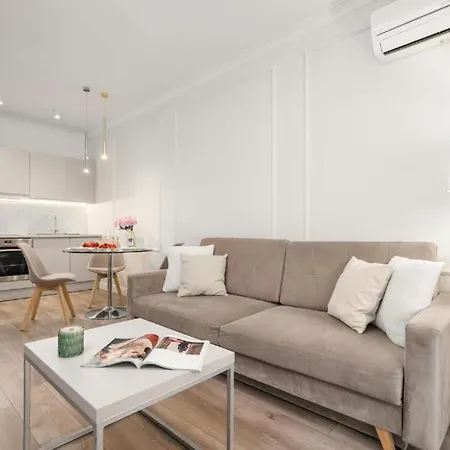Apartamento Close-urban Chic - Luxury For Up To 10 Guests In Mennica Residence, Center