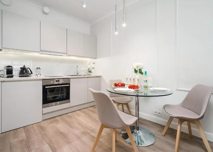 Urban Chic - Luxury For Up To 10 Guests In Mennica Residence, Center شقة وارسو
