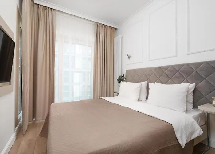 Urban Chic - Luxury For Up To 10 Guests In Mennica Residence, Center